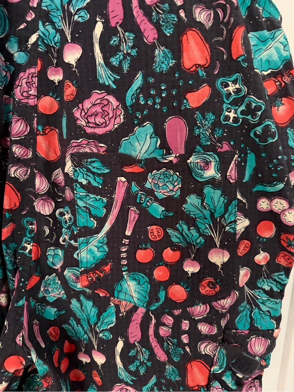Duluth Trading Co Black Short Overalls 🩳 with Teal, Red & Pink Vegetable Print - Picture 6 of 7